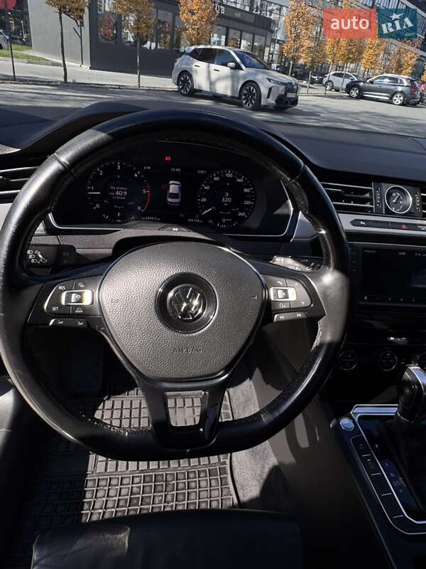 Седан Volkswagen Passat 2017 в Ужгороді