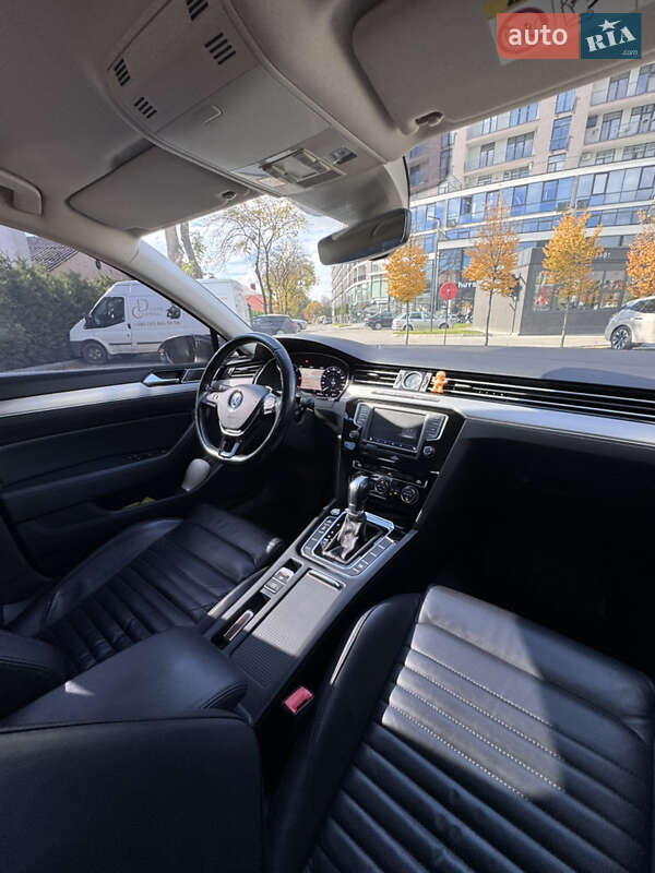 Седан Volkswagen Passat 2017 в Ужгороді