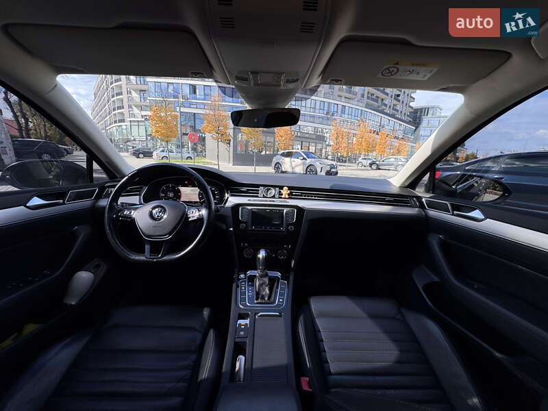 Седан Volkswagen Passat 2017 в Ужгороді