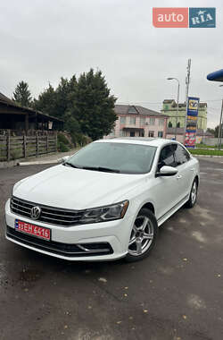 Седан Volkswagen Passat 2017 в Дубно