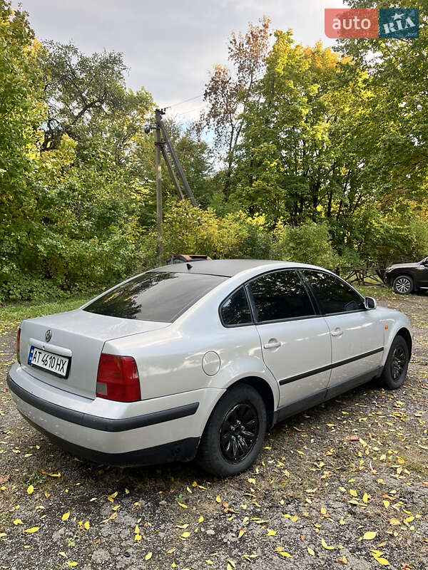 Седан Volkswagen Passat 1997 в Галиче