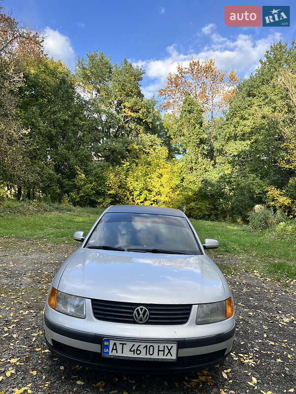 Седан Volkswagen Passat 1997 в Галиче