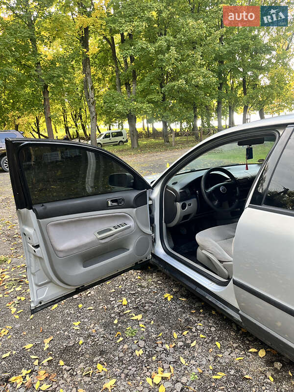 Седан Volkswagen Passat 1997 в Галиче