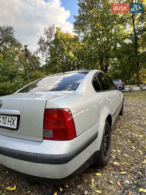 Седан Volkswagen Passat 1997 в Галиче
