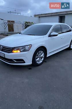 Седан Volkswagen Passat 2015 в Николаеве