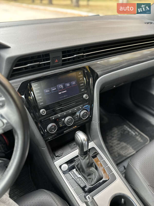 Седан Volkswagen Passat 2021 в Чугуєві