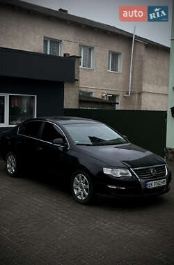 Седан Volkswagen Passat 2005 в Луцке