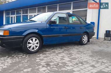 Седан Volkswagen Passat 1988 в Кременці