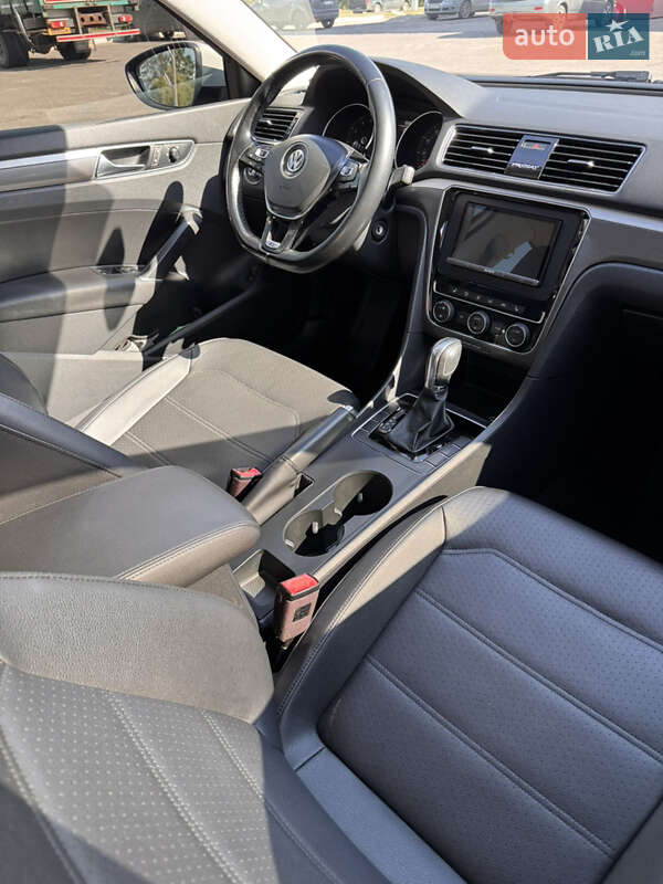 Седан Volkswagen Passat 2018 в Изюме