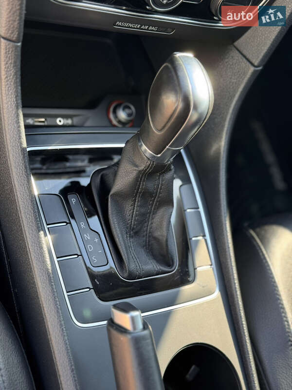 Седан Volkswagen Passat 2018 в Изюме