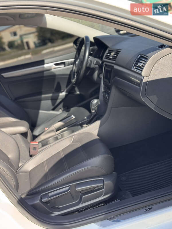 Седан Volkswagen Passat 2018 в Изюме