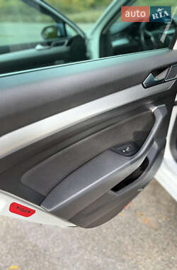 Универсал Volkswagen Passat 2016 в  фото 14 Универсал Volkswagen Passat 2016 в