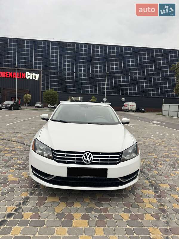 Седан Volkswagen Passat 2012 в Луцке
