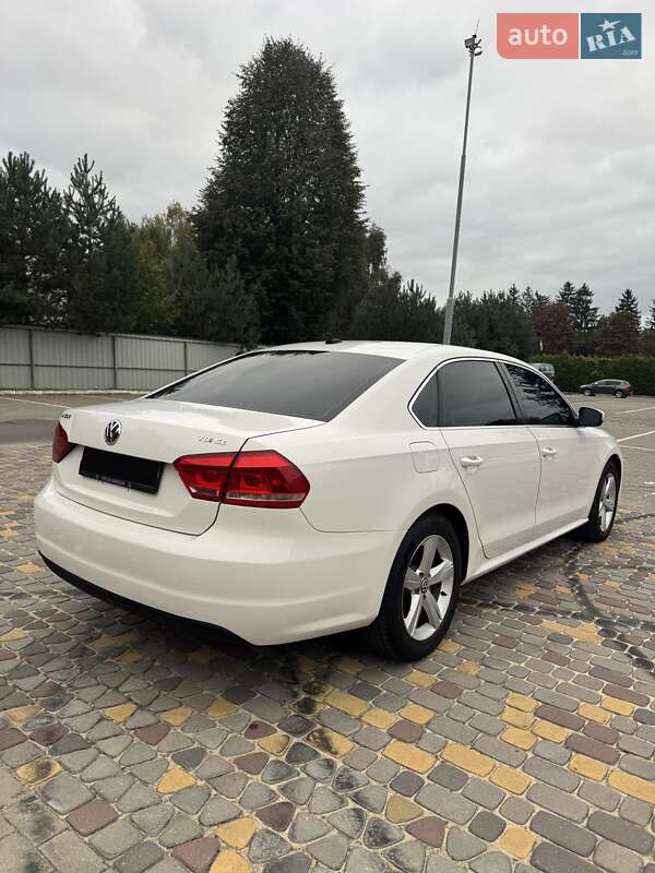 Седан Volkswagen Passat 2012 в Луцке