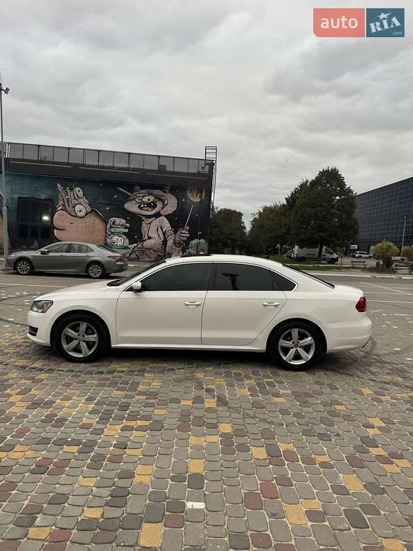 Седан Volkswagen Passat 2012 в Луцке