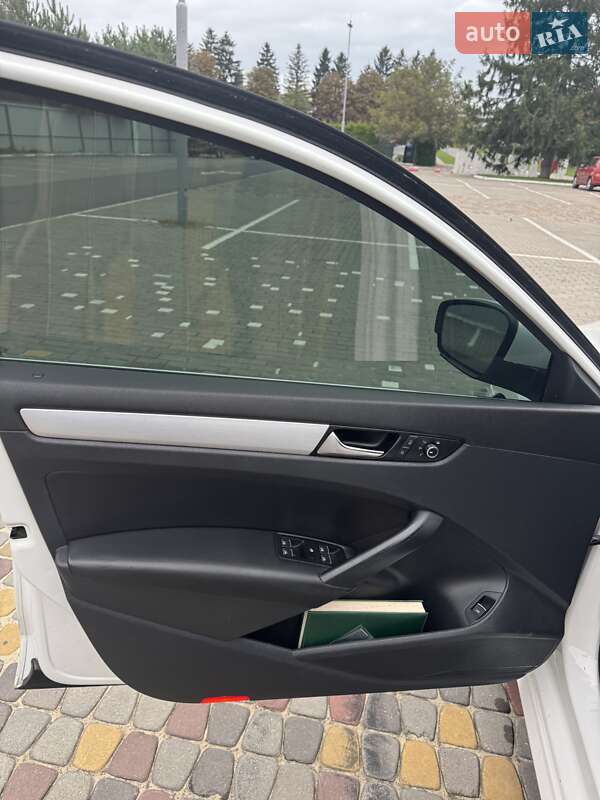 Седан Volkswagen Passat 2012 в Луцке