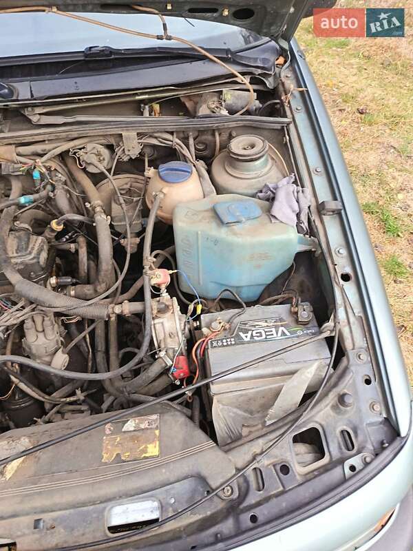 Седан Volkswagen Passat 1989 в Миргороде