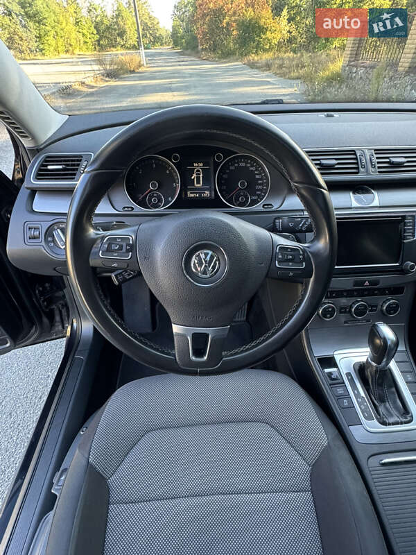 Универсал Volkswagen Passat 2014 в Киеве