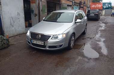 Универсал Volkswagen Passat 2010 в Ровно