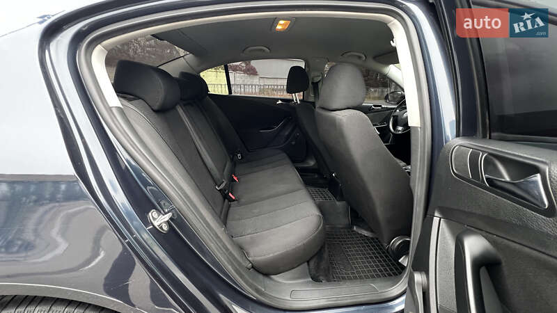 Седан Volkswagen Passat 2008 в Киеве