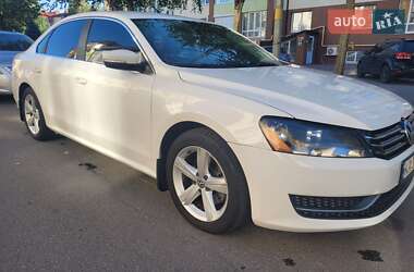 Седан Volkswagen Passat 2013 в Києві