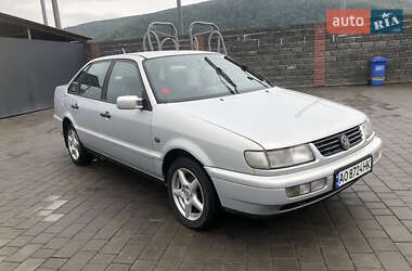 Седан Volkswagen Passat 1995 в Виноградові