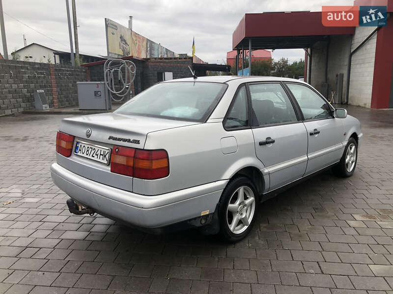 Седан Volkswagen Passat 1995 в Виноградові