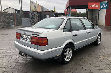 Седан Volkswagen Passat 1995 в 