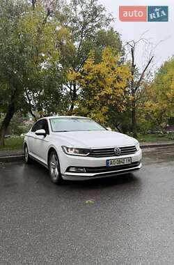 Седан Volkswagen Passat 2015 в Ужгороде