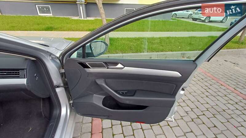 Универсал Volkswagen Passat 2015 в Львове