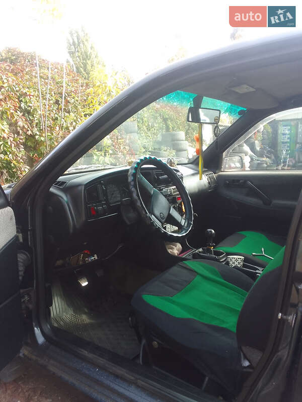 Седан Volkswagen Passat 1990 в Киеве