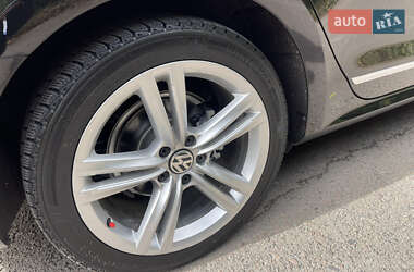 Седан Volkswagen Passat 2015 в 