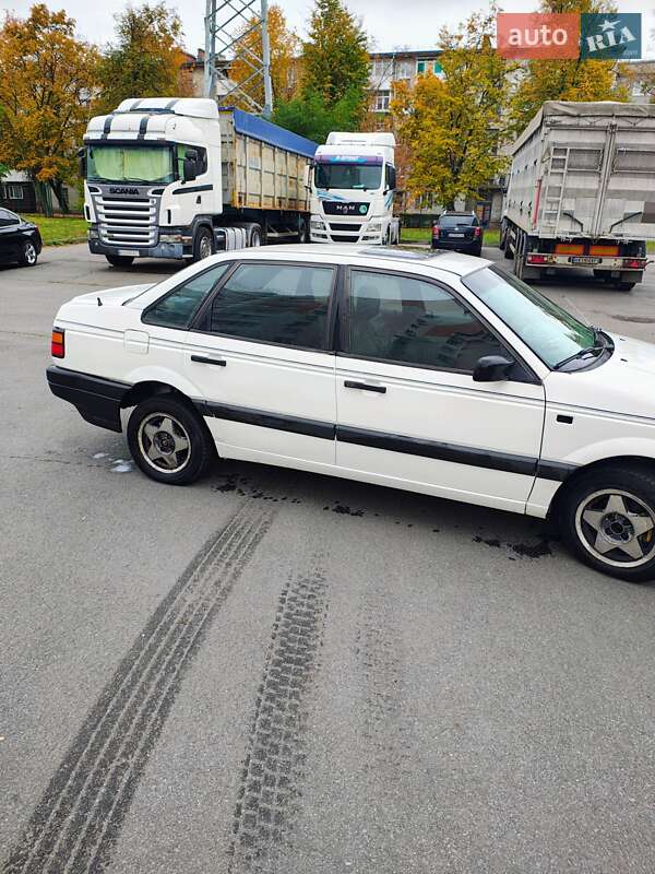 Седан Volkswagen Passat 1989 в Харкові