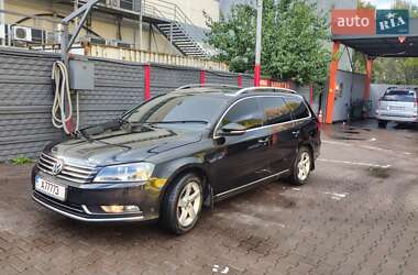 Універсал Volkswagen Passat 2011 в Житомирі