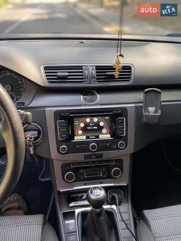 Універсал Volkswagen Passat 2011 в Вознесенську