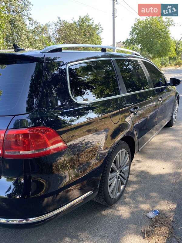 Універсал Volkswagen Passat 2011 в Вознесенську