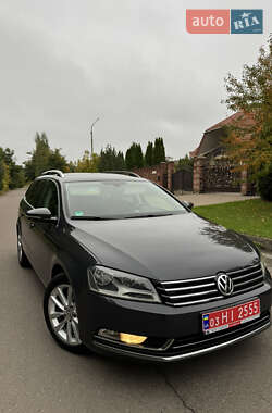 Універсал Volkswagen Passat 2013 в Рівному