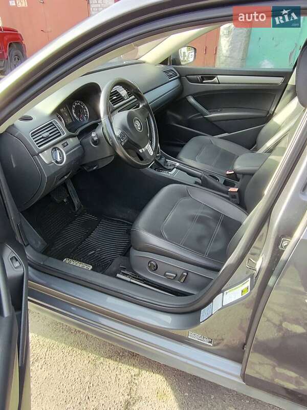 Седан Volkswagen Passat 2014 в Львові