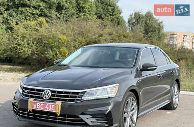 Седан Volkswagen Passat 2017 в Ровно