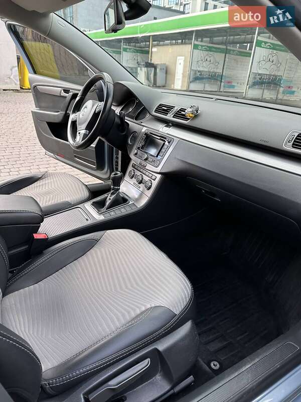 Универсал Volkswagen Passat 2013 в Ивано-Франковске