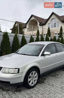 Седан Volkswagen Passat 1999 в Киеве