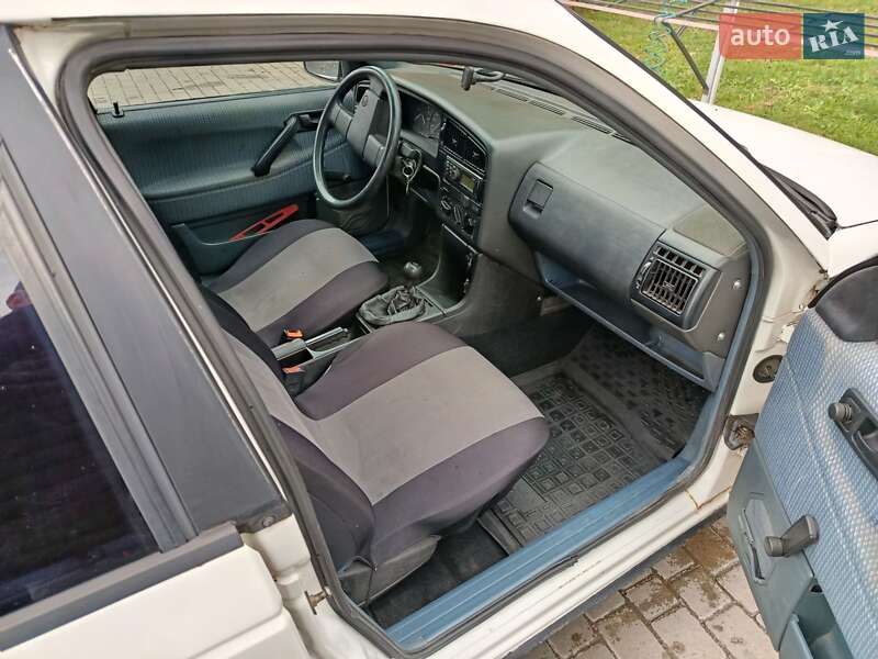 Універсал Volkswagen Passat 1989 в Чернівцях