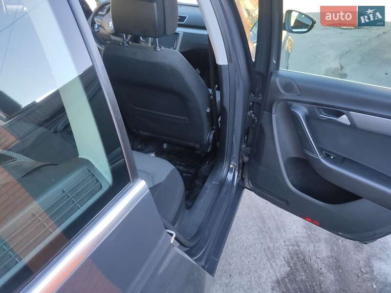 Універсал Volkswagen Passat 2011 в Вінниці