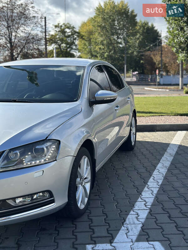Седан Volkswagen Passat 2011 в Кременчуці