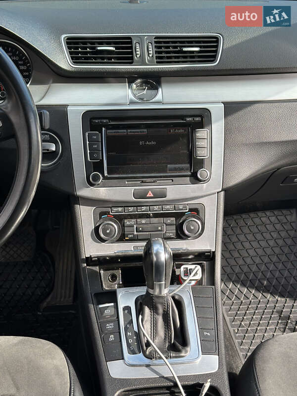 Седан Volkswagen Passat 2011 в Кременчуці