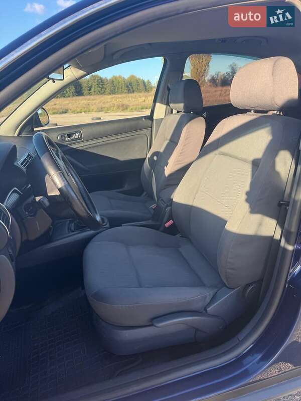 Седан Volkswagen Passat 2004 в Александровке фото 14 Седан Volkswagen Passat 2004 в Александровке