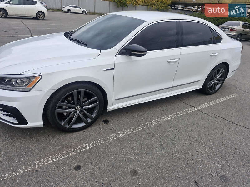 Седан Volkswagen Passat 2016 в Харькове