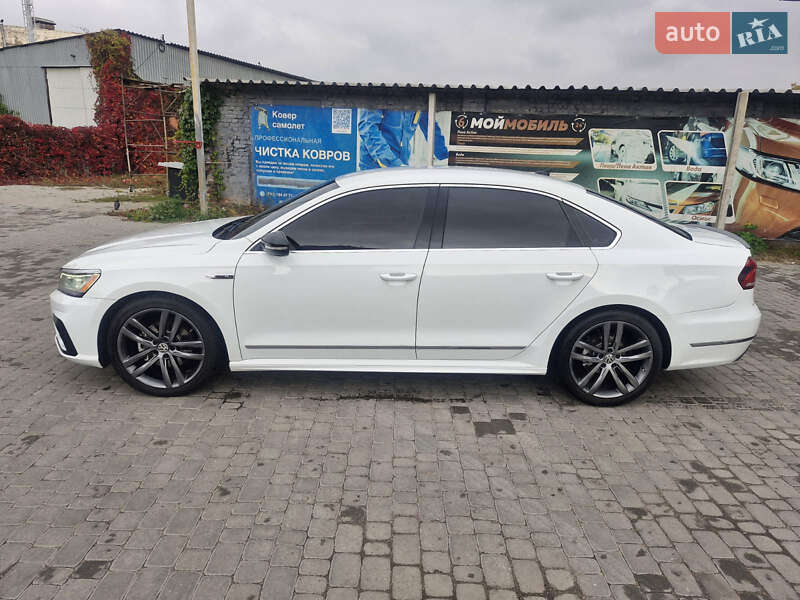 Седан Volkswagen Passat 2016 в Харькове