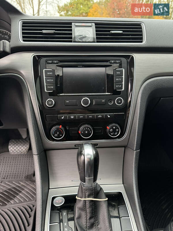 Седан Volkswagen Passat 2013 в Чернигове