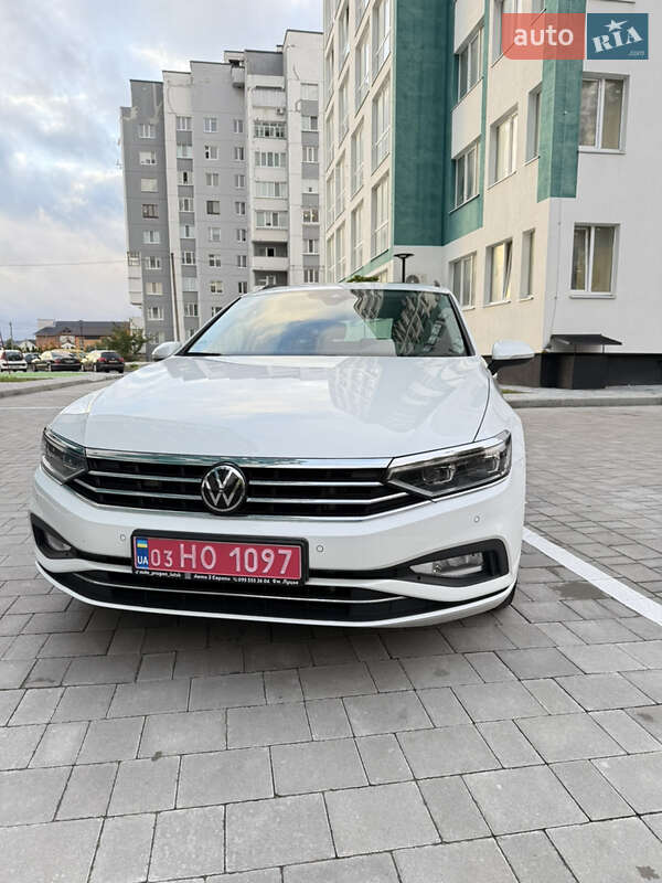 Универсал Volkswagen Passat 2022 в Вараше